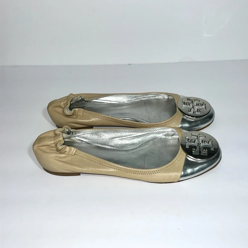 Tory Burch Serena Sz 9 Two Toned Silver Metallic Cap Toe Beige Reva‎ Flats